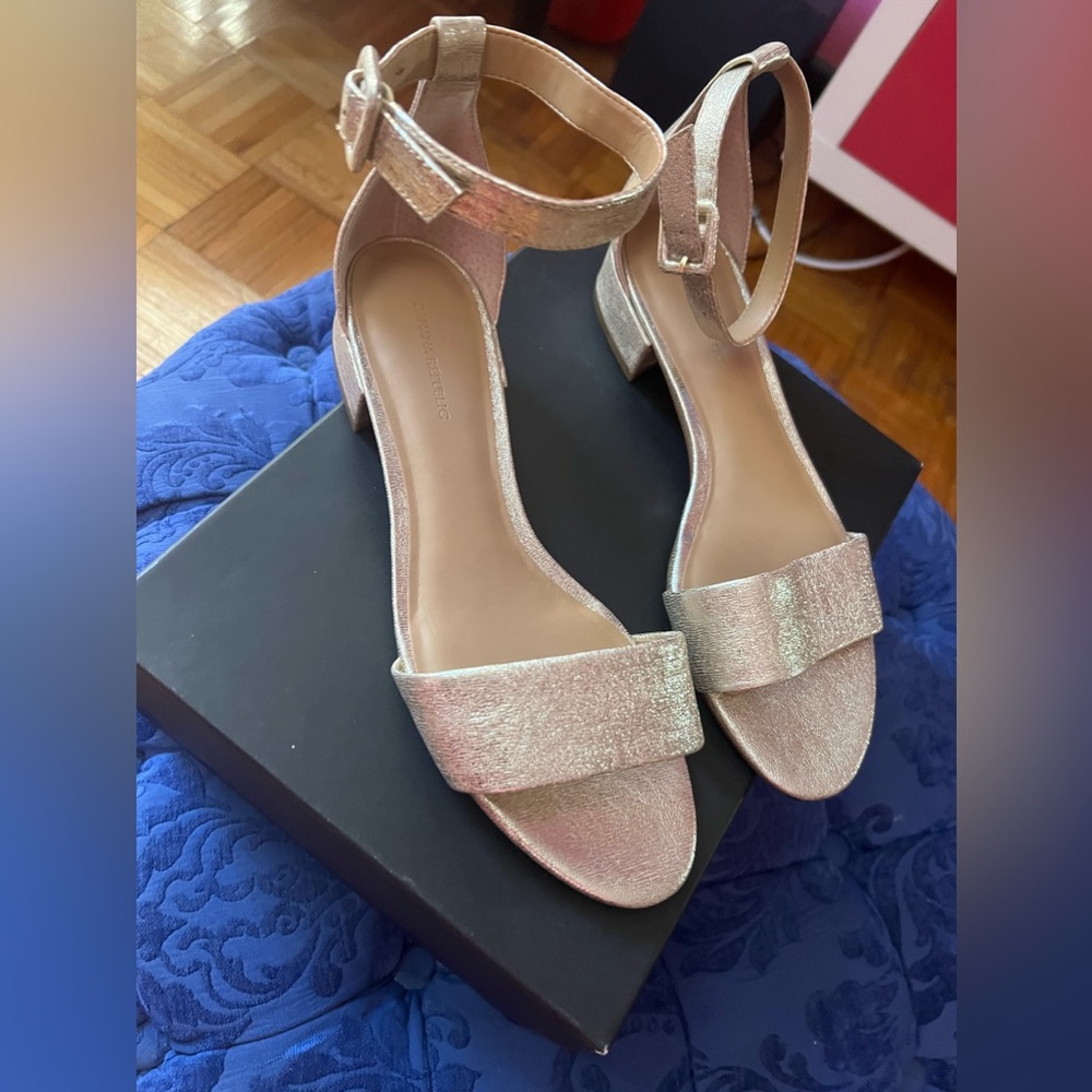 New Banana Republic Gold Sandal Size 9 1/2!